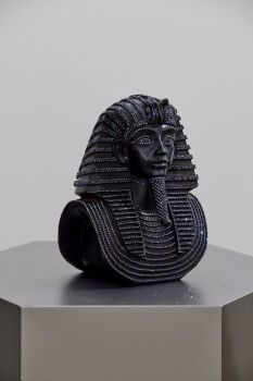Pharao by Angela Gomes