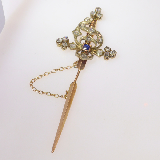 Vintage pin in the form of a sword set with diamonds and a sapphire by Artista Desconhecido