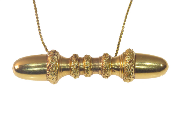 Antique Dutch 18K gold mystery jewel pendant on chain by Artista Desconhecido
