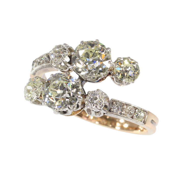 Awe-Inspiring Grandeur: Victorian Toi et Moi Ring with 2.57ct Diamonds by Artista Sconosciuto