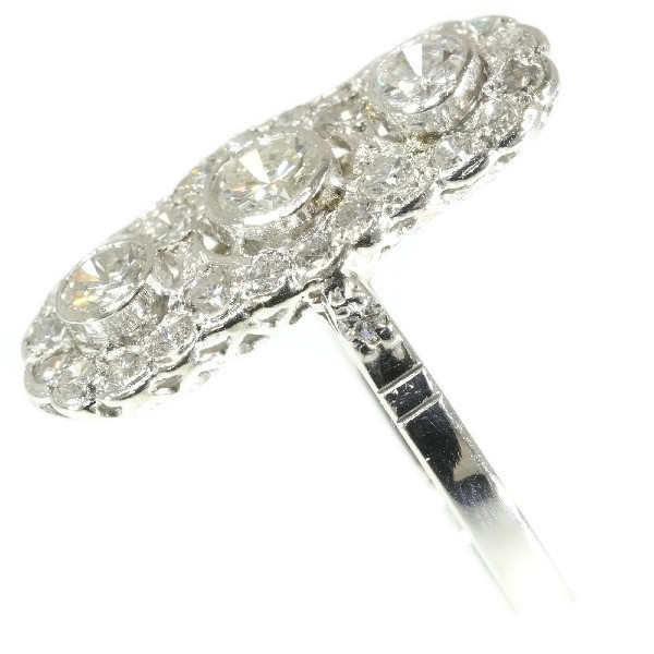 Art Deco engagement ring platinum and diamonds by Artiste Inconnu