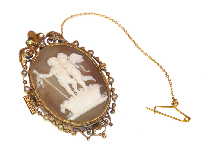 Victorian cameo brooch/pendant with locket depicting Cupid and Bacchus Stomp Grapes, Autumn after Thorvaldsen by Artista Sconosciuto