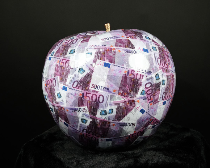 500 Euro Apple by Ghost Art