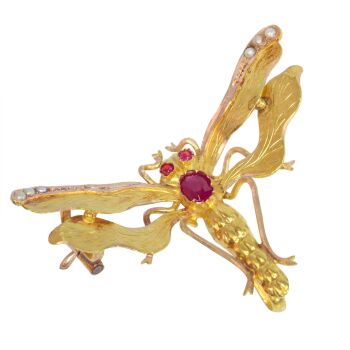 Vintage antique Victorian insect brooch with rubies and half seed pearls by Unbekannter Künstler