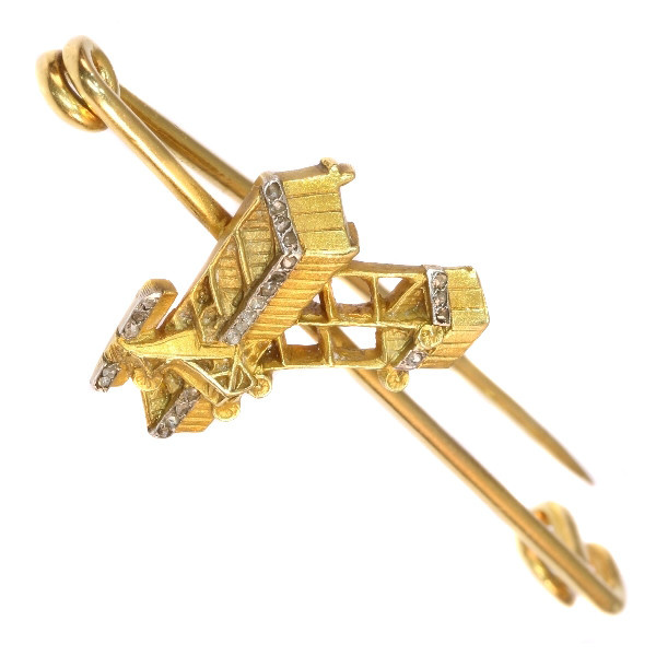 Unique gold diamond aviation brooch commemorating Belgium's first manned motorized flight by Artista Desconocido