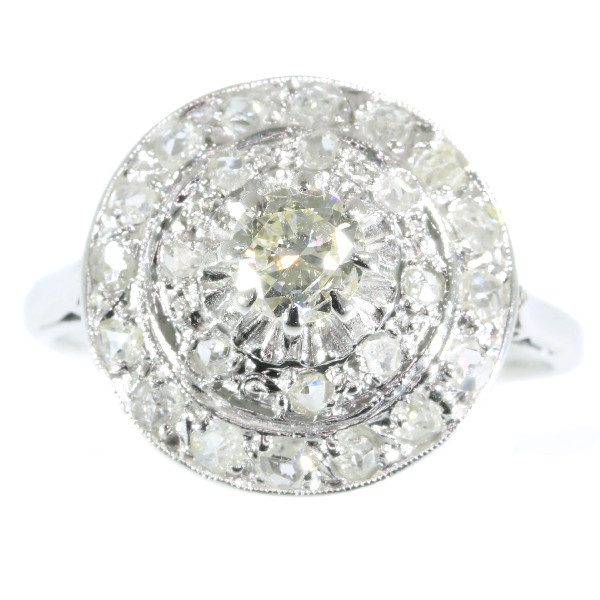 Art Deco diamond cluster ring by Artista Sconosciuto