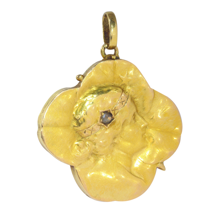 Vintage antique Art Nouveau love and good luck locket by Onbekende Kunstenaar