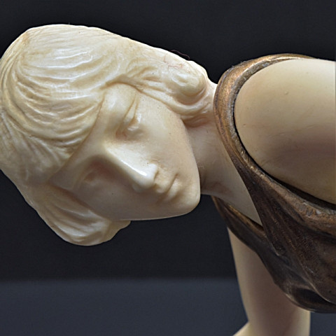 Ivory bronze sculpture art deco by Pierre le Faguays