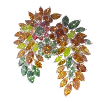Spectacular Vintage 1970's brooch with over 19 carats of fancy colour diamonds by Artista Desconhecido