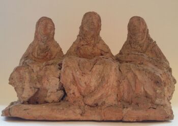 Drie Joegoslavische vrouwen by Mari Andriessen