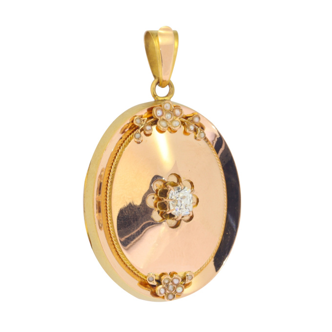 Vintage antique 18K gold locket with large old mine brilliant cut diamond by Artista Sconosciuto