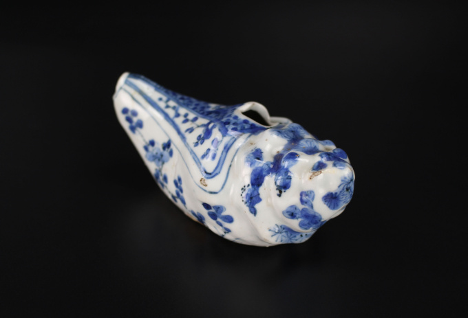 A very rare Chinese blue and white conch-shaped water dropper, Ming dynasty, Wanli period (1573–1619) by Artista Desconhecido