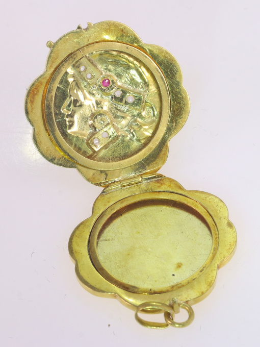 Vintage Art Nouveau 18K gold good luck locket set with diamonds by Artiste Inconnu