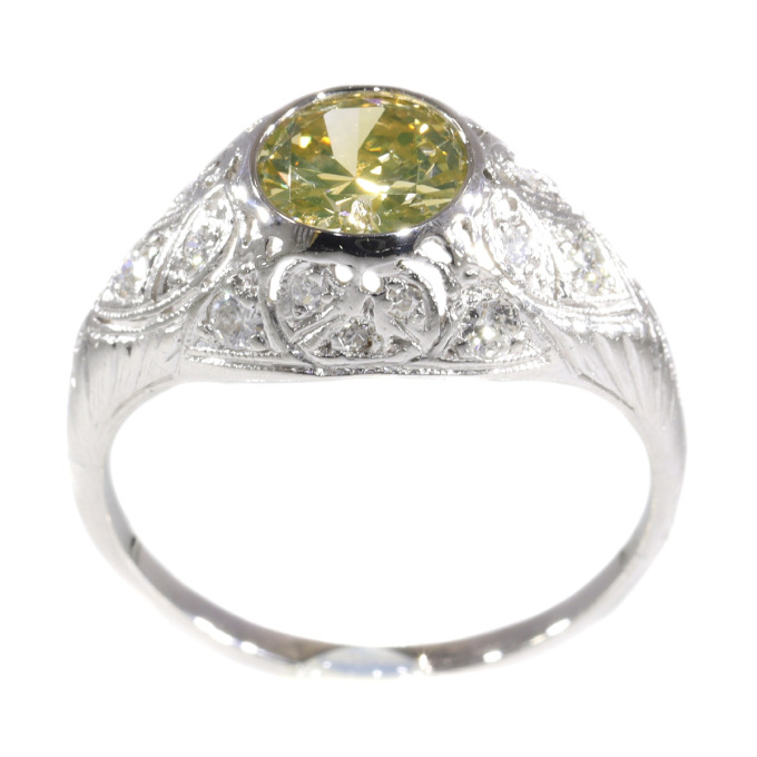 Vintage Fifties Art Deco engagement ring with natural fancy colour brilliant by Onbekende Kunstenaar