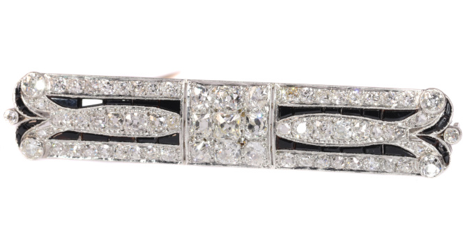 Diamond Loaded Strong Stylish Platinum Art Deco Brooch with over 7 crts diamonds by Unbekannter Künstler