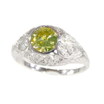 Vintage Fifties Art Deco engagement ring with natural fancy colour brilliant by Onbekende Kunstenaar