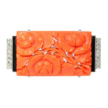 Vintage 1920's Art Deco brooch with red coral, onyx and diamonds by Artista Desconhecido
