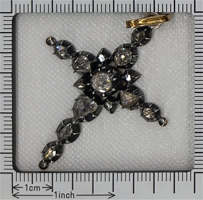 Antique Victorian rose cut diamond cross pendant by Artista Sconosciuto