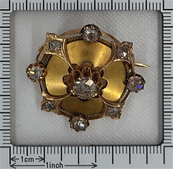 Vintage antique Victorian 18K gold brooch with rose cut diamonds by Artiste Inconnu