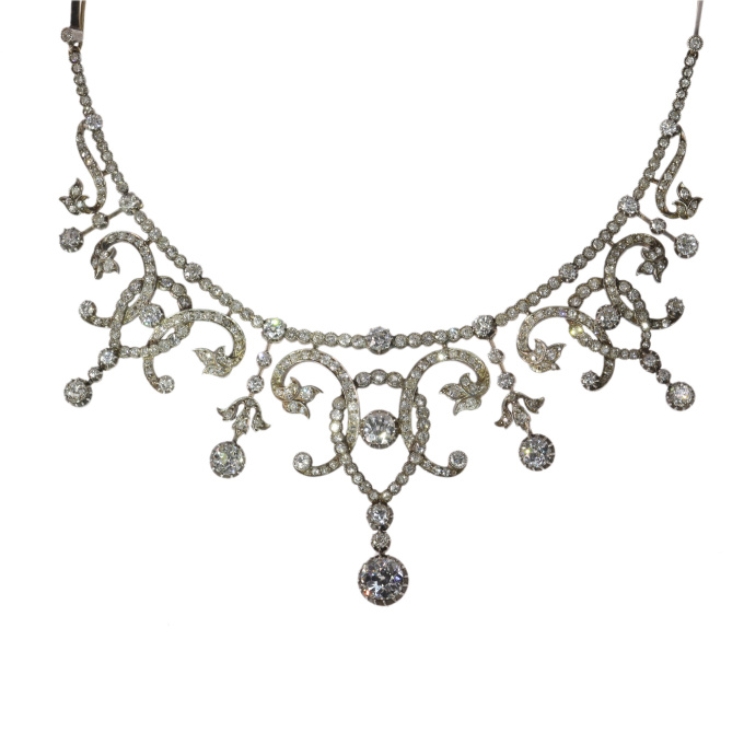 Romantic Victorian Diamond Garland – A Choker of Ceremony and Sentiment by Artista Desconocido