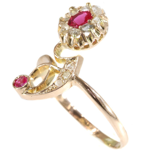 Typical strong design Art Nouveau ruby and diamond ring by Artista Desconocido
