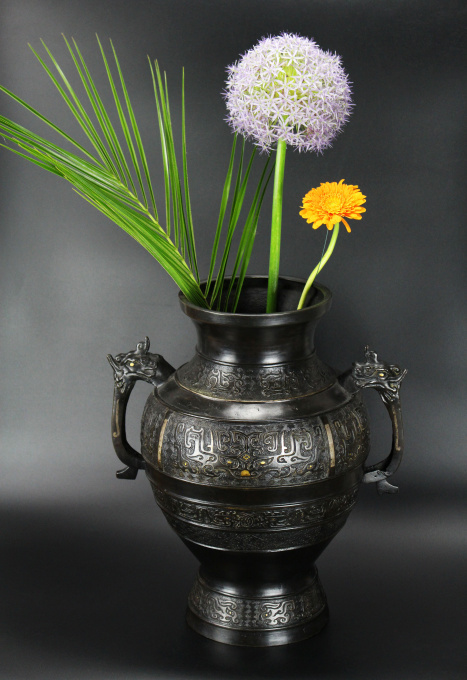 Large Chinese bronze archaistic Hu vase, Qing dynasty, late 18th to 19th century by Artista Desconocido