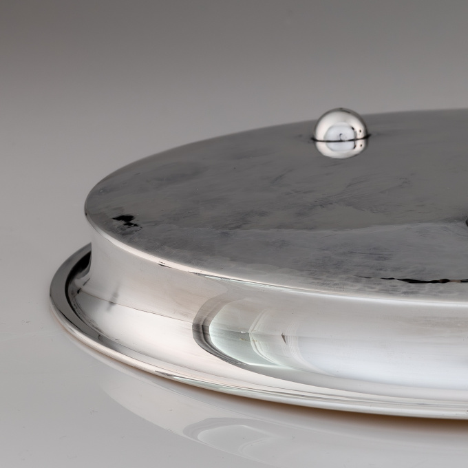 A handmade Sterling silver dish, with hammered surface, model TW 276 – Kultakeskus, Finland 1965 by Tapio Wirkkala