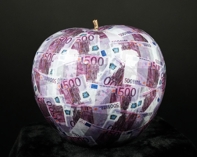 500 Euro Apple by Ghost Art