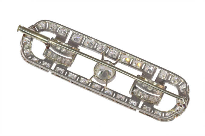 Art Deco-Inspired Gentleman’s Brooch – Vintage Fifties Design with 4.92ct Diamonds by Artista Desconocido