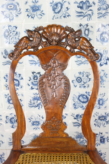 A pair of Dutch Colonial Solid Satinwood Chairs, Ceylon 18th century by Onbekende Kunstenaar
