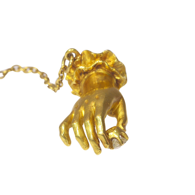 Antique 18K yellow gold tiepin hand holding an old mine cut diamond by Onbekende Kunstenaar