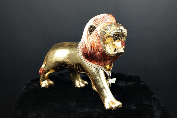 Golden Lion by Artista Sconosciuto