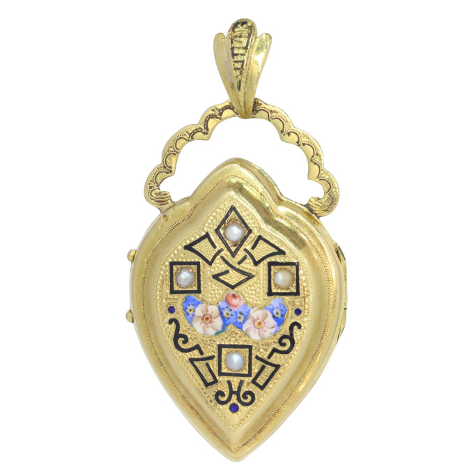 Vintage antique Victorian Biedermeier 18K gold locket with enamel and natural half seed pearls by Onbekende Kunstenaar