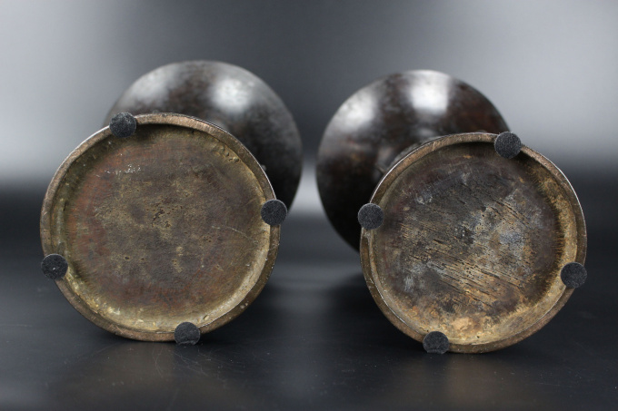 A Pair Of Large Chinese Archaistic Bronze ‘gu' Vases, Ming / Qing Dynasty, 17th-18th Century by Artista Sconosciuto