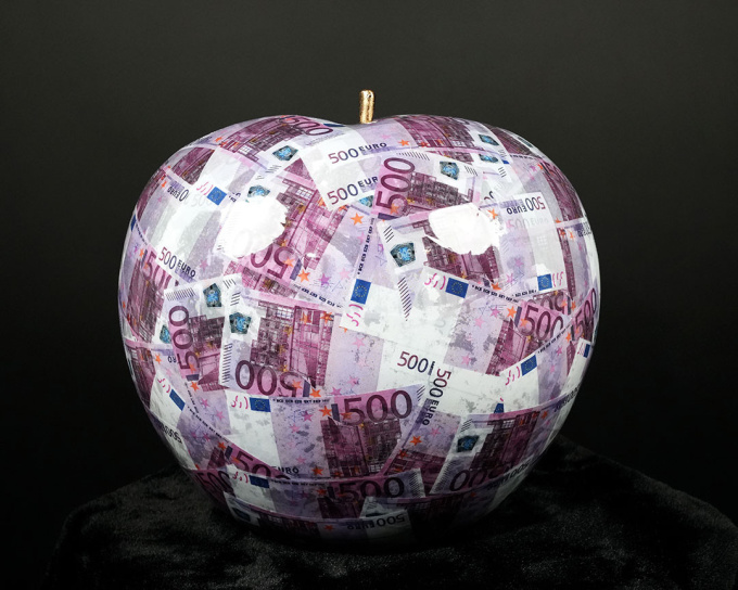 500 Euro Apple by Ghost Art