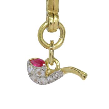 Deco Delight: Exquisite Craftsmanship in an 11 millimetre Miniature Smoking Pipe Charm by Onbekende Kunstenaar