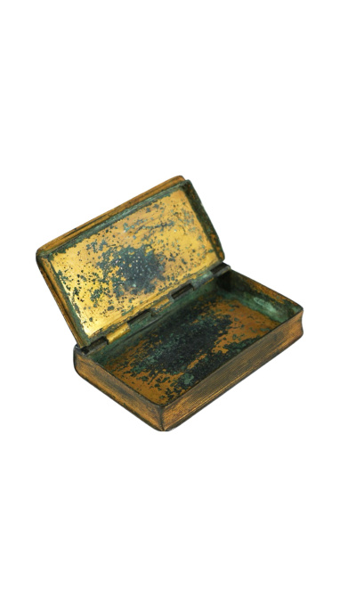 A rare Sawasa ware book-form box and cover, Edo period, early 18th century by Onbekende Kunstenaar