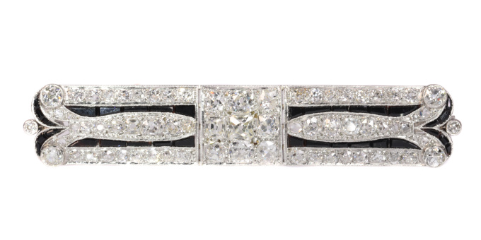 Diamond Loaded Strong Stylish Platinum Art Deco Brooch with over 7 crts diamonds by Unbekannter Künstler