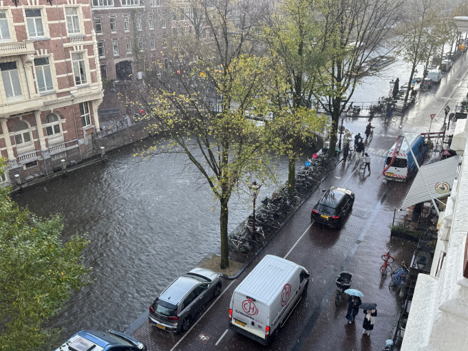 Bedrijvigheid op de Kloveniersburgwal by Harmen Meurs