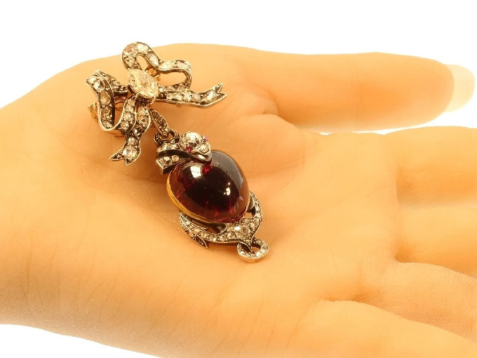 Early-Victorian diamond brooch-pendant medallion large heart shaped garnet cabochon snake anchor and bow by Unbekannter Künstler