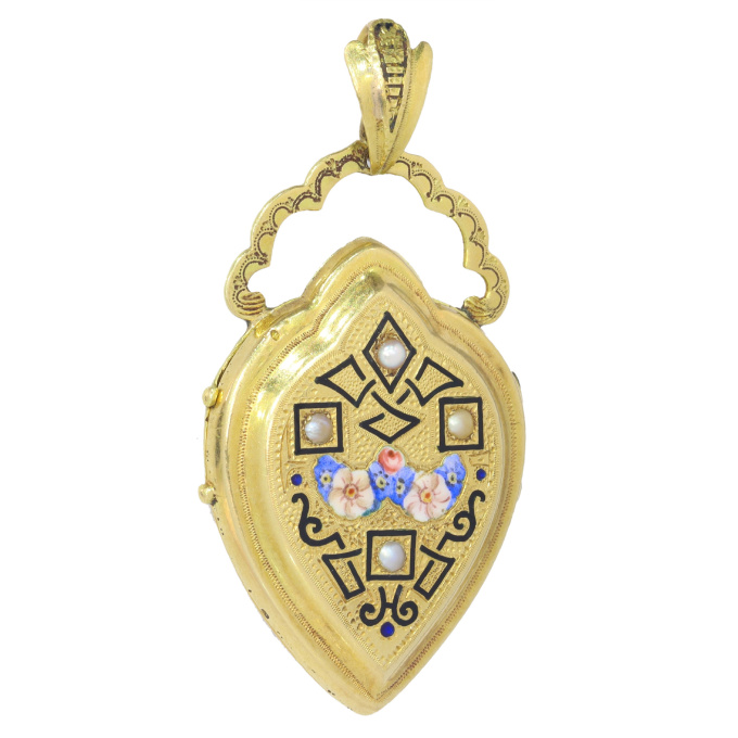Vintage antique Victorian Biedermeier 18K gold locket with enamel and natural half seed pearls by Onbekende Kunstenaar