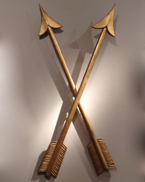 Set of 4 large gilded wooden arrows by Artiste Inconnu
