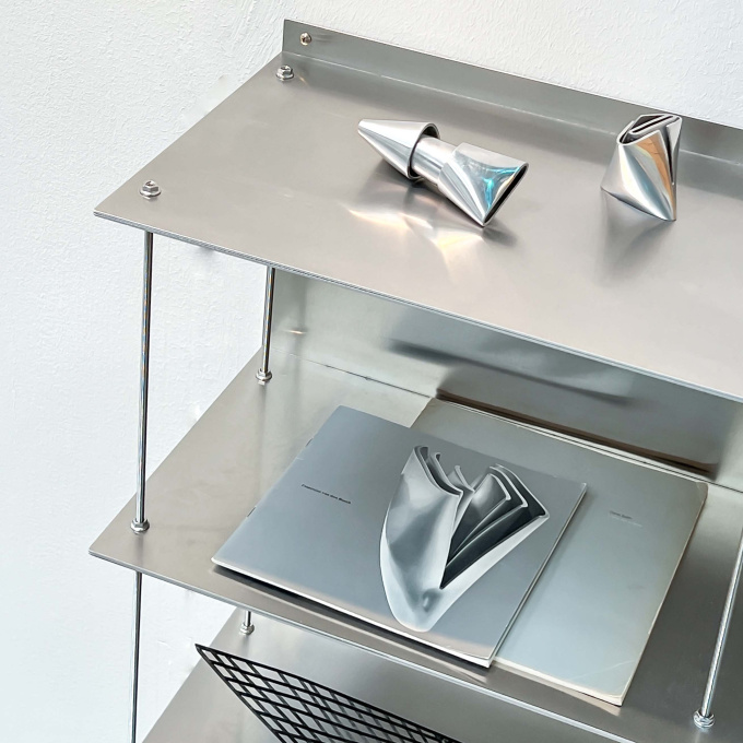 Kussenobject by Françoise Van den Bosch