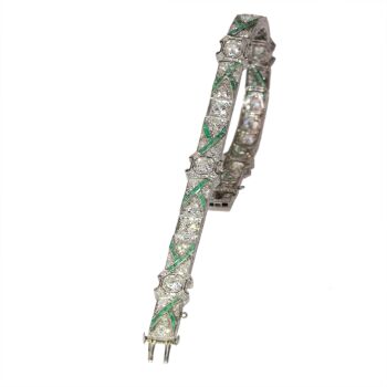 A True Art Deco Gem: 1920s Platinum Bracelet with Diamonds and Emeralds by Artista Desconhecido