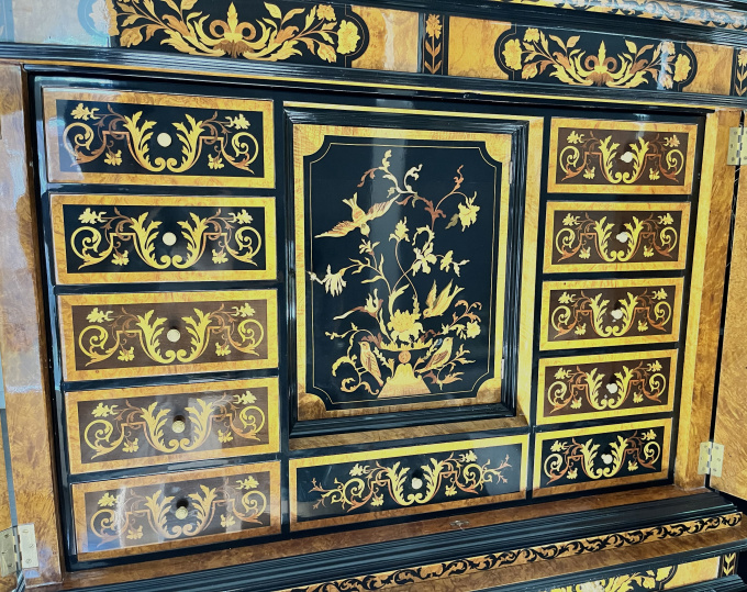 Marquitery cabinet in the style of Louis XIV by Artista Desconhecido