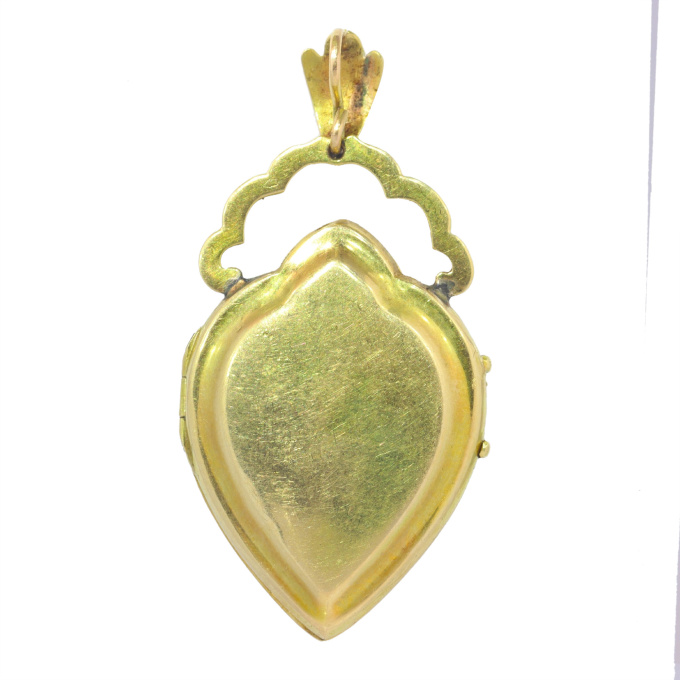 Vintage antique Victorian Biedermeier 18K gold locket with enamel and natural half seed pearls by Onbekende Kunstenaar
