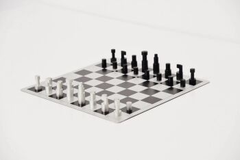 Abstract chess set, design Vilmos Huszar 1921, with matching chessboard by Vilmos Huszár