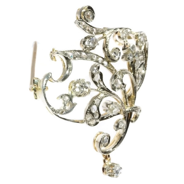 Art Nouveau brooch and pendant in gold with rose cut diamonds by Artista Desconhecido