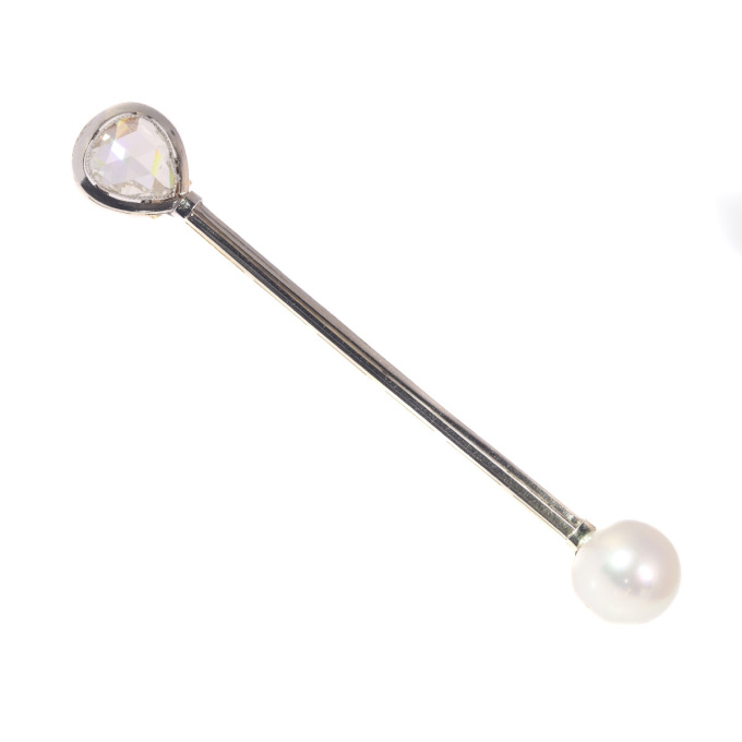 High quality Art Deco pin with large natural pearl and large rose cut diamond by Artista Desconocido