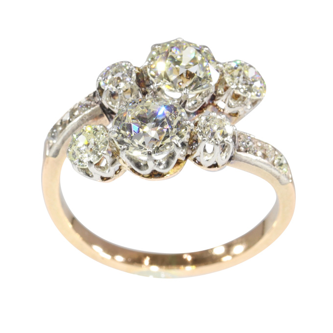 Awe-Inspiring Grandeur: Victorian Toi et Moi Ring with 2.57ct Diamonds by Artista Sconosciuto
